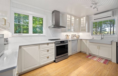 Prince Edward House | BAY DREAM Waterfront Clear, Warm, and Shallow.The best in the County