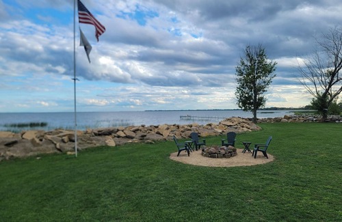 Oconto House | Bay front property! Family friendly and just 30 minutes to Green Bay!