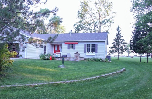 Oconto House | Bay front property! Family friendly and just 30 minutes to Green Bay!