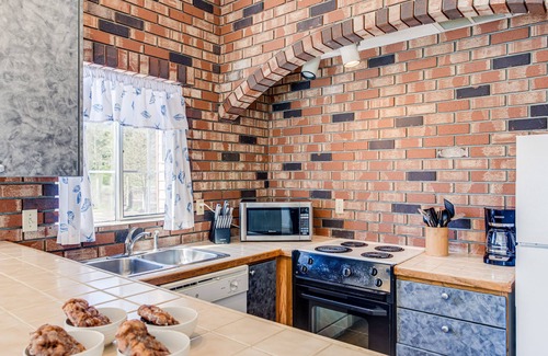 Historic Bayfront Condo | Bay Front Views! Shopping, Restaurants! Museums!