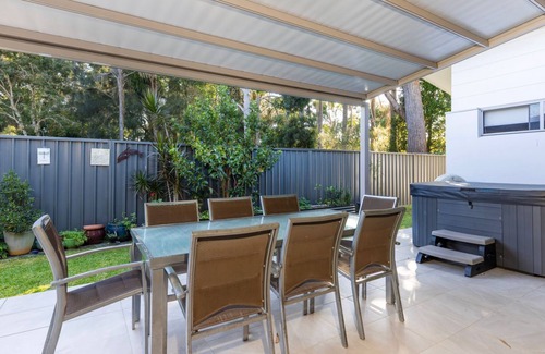 Callala Bay House | Bay Gem - Pet Friendly with Spa
