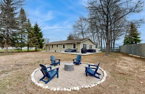 Suttons Bay House | Bay Getaway