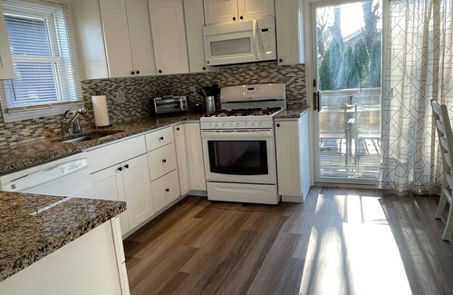 Villas House | Bay La Vie Bungalow: Family Fun, Poolside Bliss, Beach Steps Away, Sunset Views