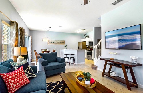Sunset Lakes House | Bay Lilly Family Villa Close to Parks sleeps 8