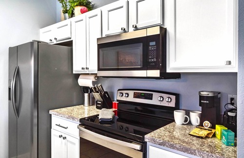 Sunset Lakes House | Bay Lilly Family Villa Close to Parks sleeps 8