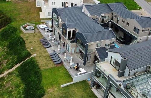 Hartenbos House | Bay Lodge on the Beach