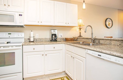 Innerarity Townhomes House | Bay Paradise: Waterfront Unit with Kayaks & SUPs!