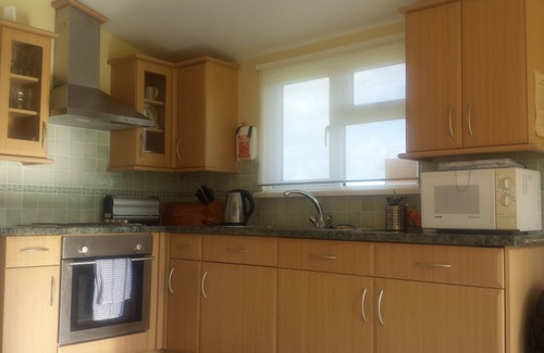 Treator Ski Chalet | BAY REACH, family friendly with garden views in St Merryn