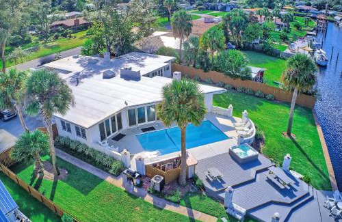 Woodlawn House | Bay Shore