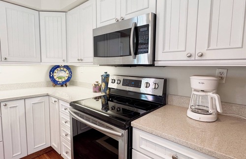Harbor Springs House | Bay Springs #7 - Charming Harbor Springs Townhouse - Walk to downtown