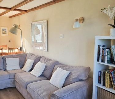 North Buckland House | Bay Tree Cottage - cosy home near beach