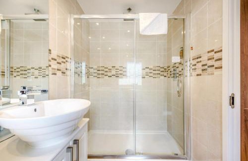 Narberth House | Bay Tree Lodge 01