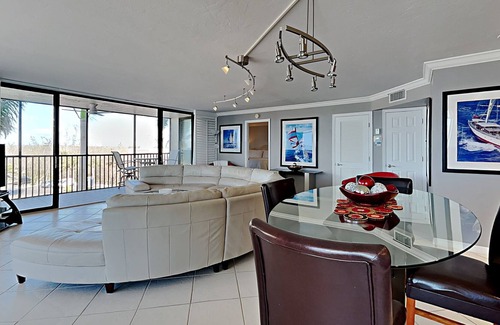 Punta Rassa Condo | Bay View 337: Stunnning Waterview condo in Bay View Tower