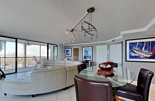 Punta Rassa Condo | Bay View 337: Stunnning Waterview condo in Bay View Tower