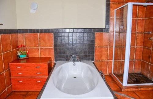 Hartbeespoort Apartment | Bay View 9 at Harties Lodge - Meerhof