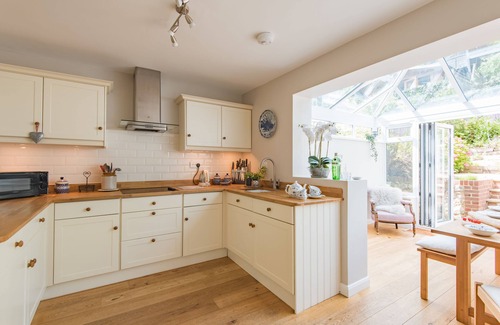 Folkestone Cottage | Bay View - a holiday let by Bloom Stays that sleeps 5 guests in 3 bedrooms