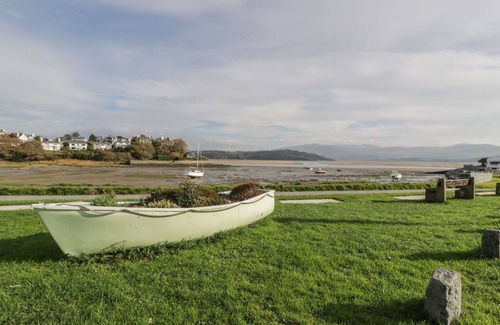 Borth-y-Gest Apartment | Bay View Apartment