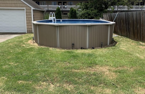 Willoughby Spit Cottage | Bay View Bungalow by the Pier - Swimming Pool and Pet Friendly