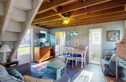 Barnstable Cottage | Bay view cottage w/deck, gas grill & great view - steps to private beach