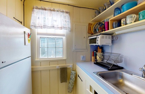Barnstable Cottage | Bay view cottage w/deck, gas grill & great view - steps to private beach