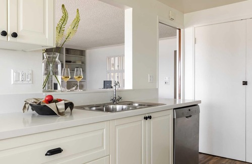 Mission Beach House | Bay View I by Avantstay Stylish Mission Beach Home on the Sand!