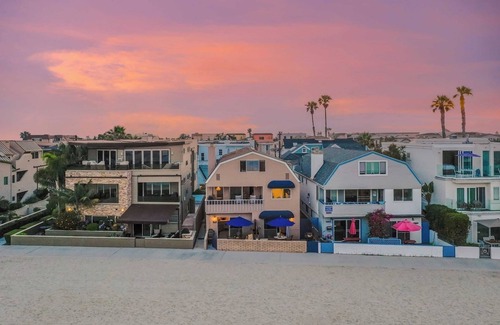 Mission Beach House | Bay View I by Avantstay Stylish Mission Beach Home on the Sand!