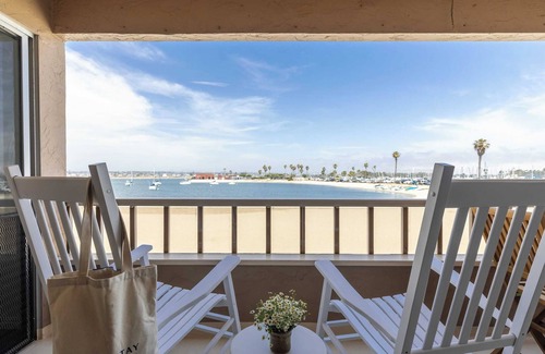 Mission Beach House | Bay View I by Avantstay Stylish Mission Beach Home on the Sand!
