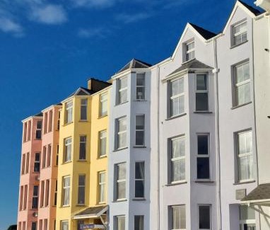 Criccieth House | Bay View, Sleeps 18, 7 Bedrooms, 7 Bathrooms, Seafront, Criccieth