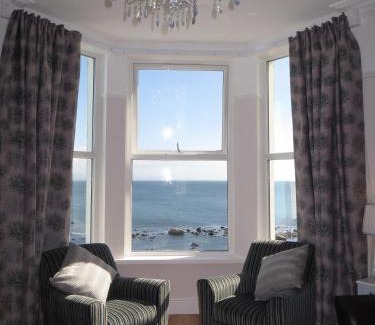 Criccieth House | Bay View, Sleeps 18, 7 Bedrooms, 7 Bathrooms, Seafront, Criccieth