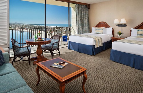 Crown Point Hotel | Bay View Studio Queens, Catamaran Resort, Pvt Beach, Spa, Near SeaWorld