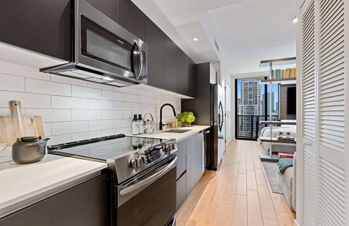 Downtown Miami Hotel | Bay View Studio Suite with King Bed at The Elser Hotel Miami