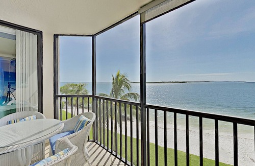 Punta Rassa Condo | Bay View Tower #235 AMAZING SANIBEL SUNSETS 2 BED CONDO WITH PRIVATE LANAI