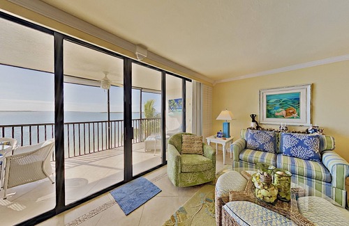 Punta Rassa Condo | Bay View Tower #235 AMAZING SANIBEL SUNSETS 2 BED CONDO WITH PRIVATE LANAI