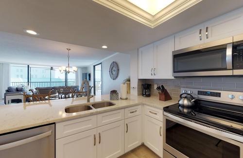 Punta Rassa Condo | Bay View Tower #531 FABULOUS 2 BED CORNER UNIT WITH EXPANSIVE WATER VIEWS
