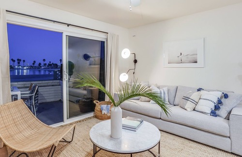 Central Mission Beach Cottage | Bay View V by Avantstay Stylish Mission Beach Home on the Sand!