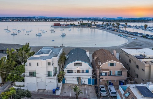 Central Mission Beach Apartment | Bay View VI by Avantstay Stylish Mission Beach Home on the Sand!