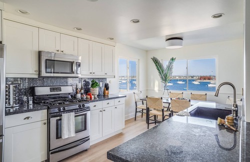 Central Mission Beach Apartment | Bay View VI by Avantstay Stylish Mission Beach Home on the Sand!