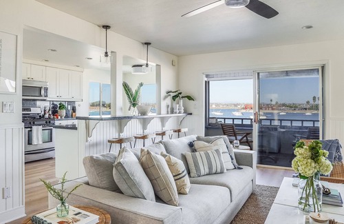 Central Mission Beach Apartment | Bay View VI by Avantstay Stylish Mission Beach Home on the Sand!