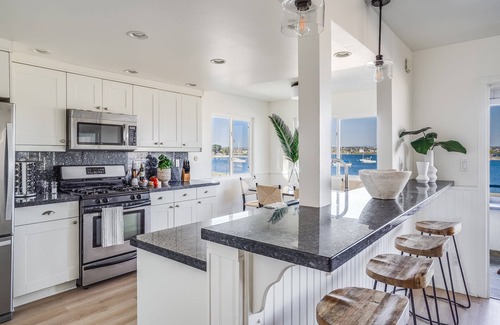 Central Mission Beach Apartment | Bay View VI by Avantstay Stylish Mission Beach Home on the Sand!