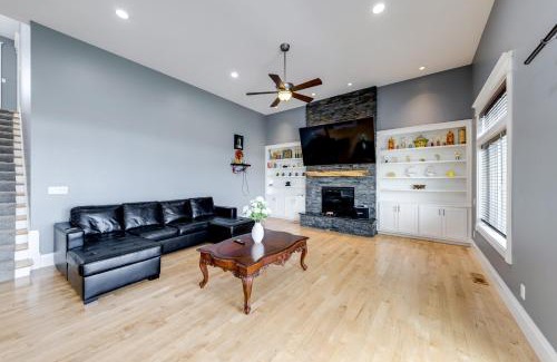 Ferndale House | Bay Views and Deck Spacious Ferndale Family Home