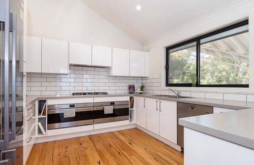 Dromana House | Bay Views From Drury Lane with Solar Heated Pool and Gas Heated Spa