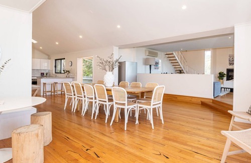 Dromana House | Bay Views From Drury Lane with Solar Heated Pool and Gas Heated Spa