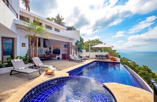 Amapas Villa | BAY VIEWS, HILLSIDE LUXURY VILLA