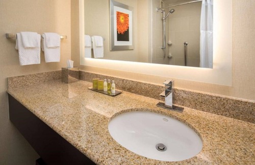 Burlingame House | Bay views minutes from the airport