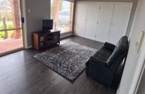 Lake Wangary House | Bay Views - Modern 3 bedroom 2 bathroom brick home, on a quite street