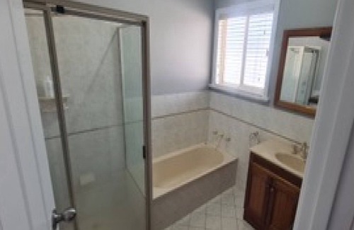 Lake Wangary House | Bay Views - Modern 3 bedroom 2 bathroom brick home, on a quite street