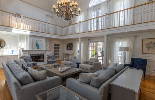 Sagaponack House | Bay Views, Well Landscaped Gardens, Close to Beach