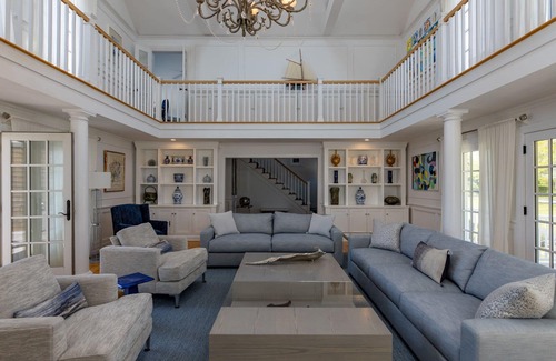 Sagaponack House | Bay Views, Well Landscaped Gardens, Close to Beach