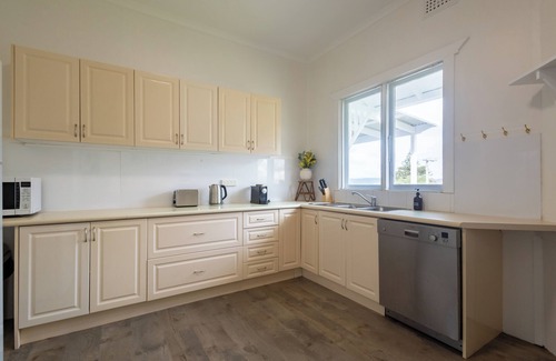 Albany House | Bay Vista Cottage by the BnB Collection