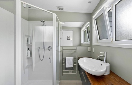 Pohara House | Bay Vista Retreat